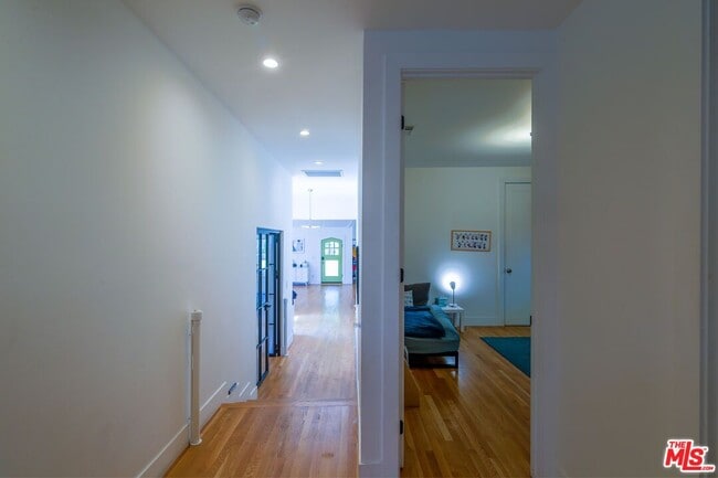 Building Photo - 5122 Hermosa Ave