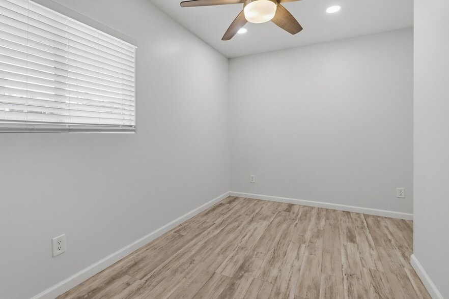 Building Photo - 9234 -9236 Winter Gardens Blvd