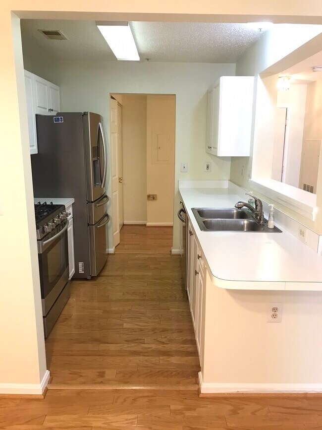 Building Photo - 10018 Vanderbilt Cir