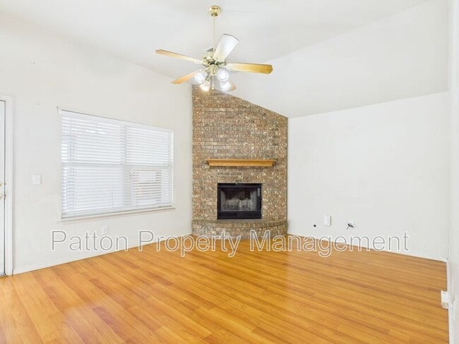 Building Photo - 1111 Pikes Peak Dr