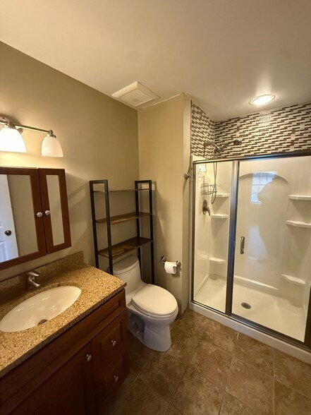 Building Photo - 791 Long Hill Rd