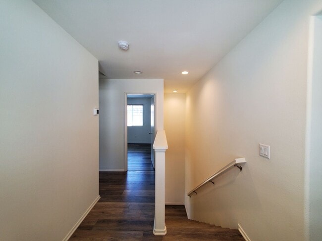 Building Photo - Beautiful 3B/2.5BA Home w/ Turf Backyard!