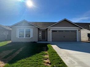 Building Photo - Modern 3 Bed 2 Bath!! Covered Patio!!