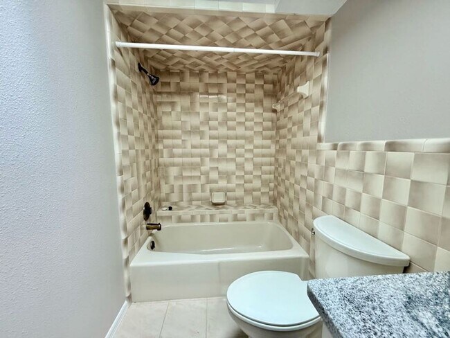 Building Photo - Large and Stunning 2700sqft Newly Renovated 3BR 3BTH!