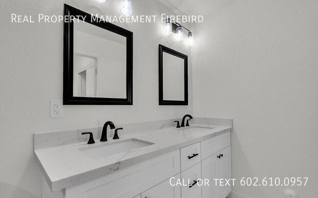 Building Photo - 5216 E Half Moon Dr