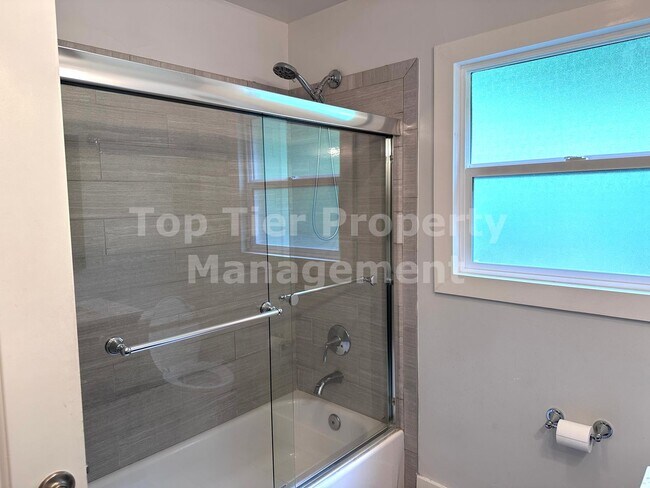 Building Photo - Very Charming, updated 2 Bd/1 Ba, 1178 sf Single-Family House in Lafayette available May 14th for...