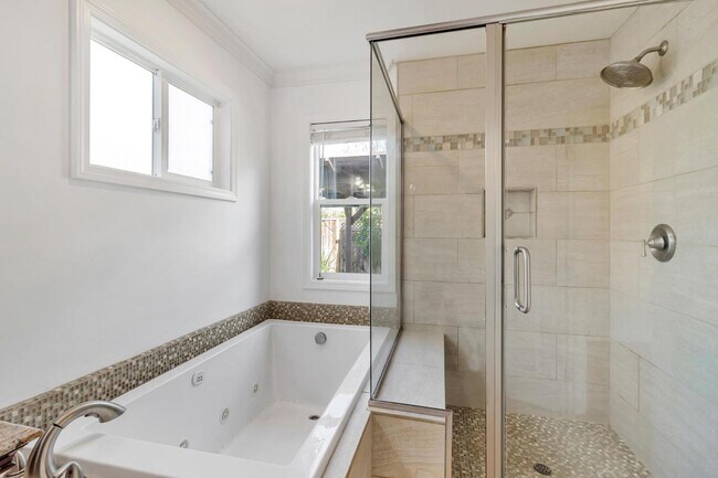 Building Photo - 123 Dunsmuir Way