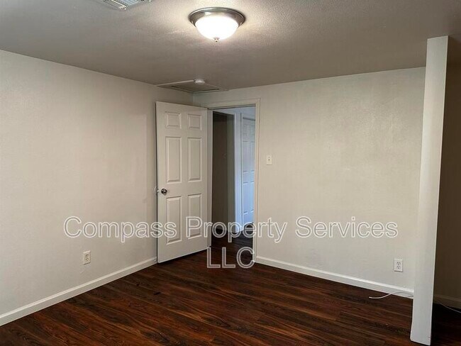 Building Photo - 507 Dunbar Ave