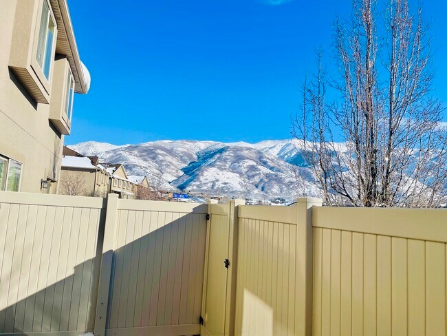 Building Photo - 1790 E Whitetail Way