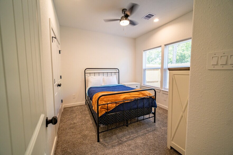 Building Photo - 4706 Idaho St