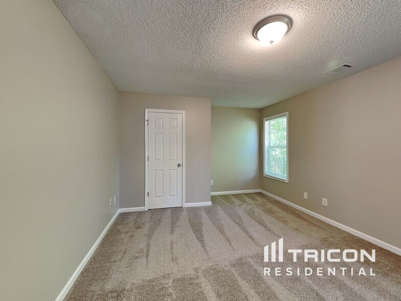 Building Photo - 200 Sasnett Dr
