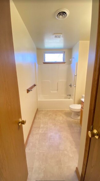 Building Photo - 525 Sir Benjamin Way