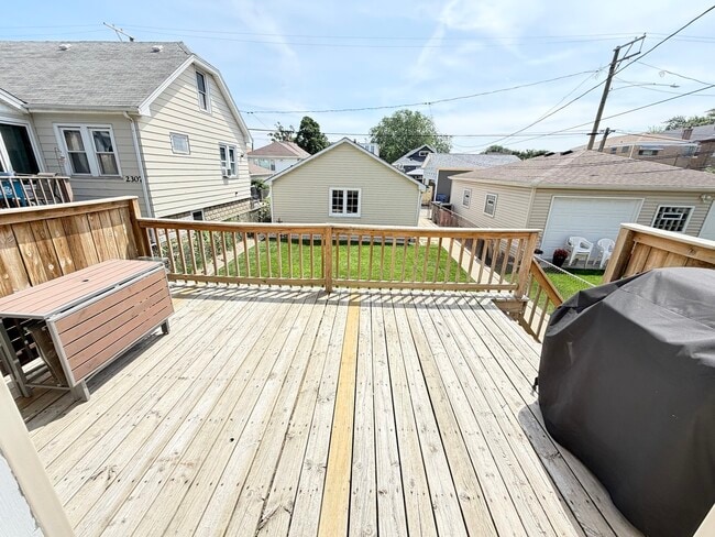 Building Photo - 2303 N 74th Ave