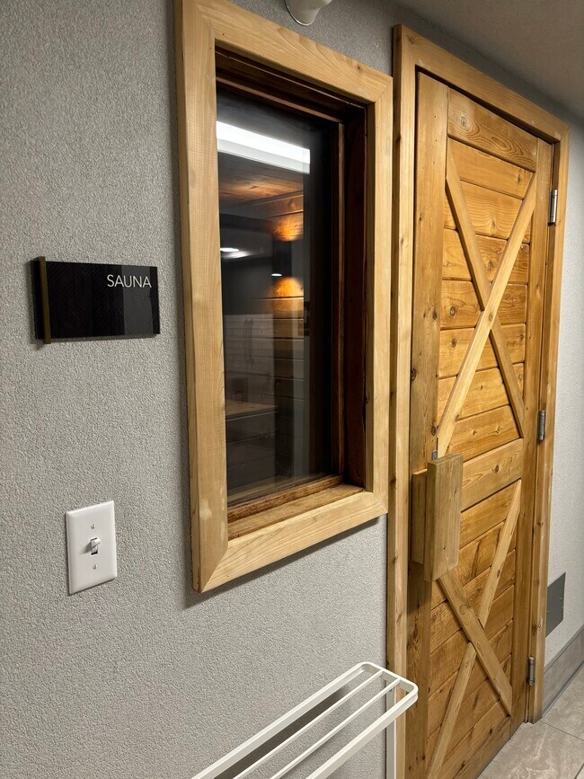 Building Photo - 433 S 7th St