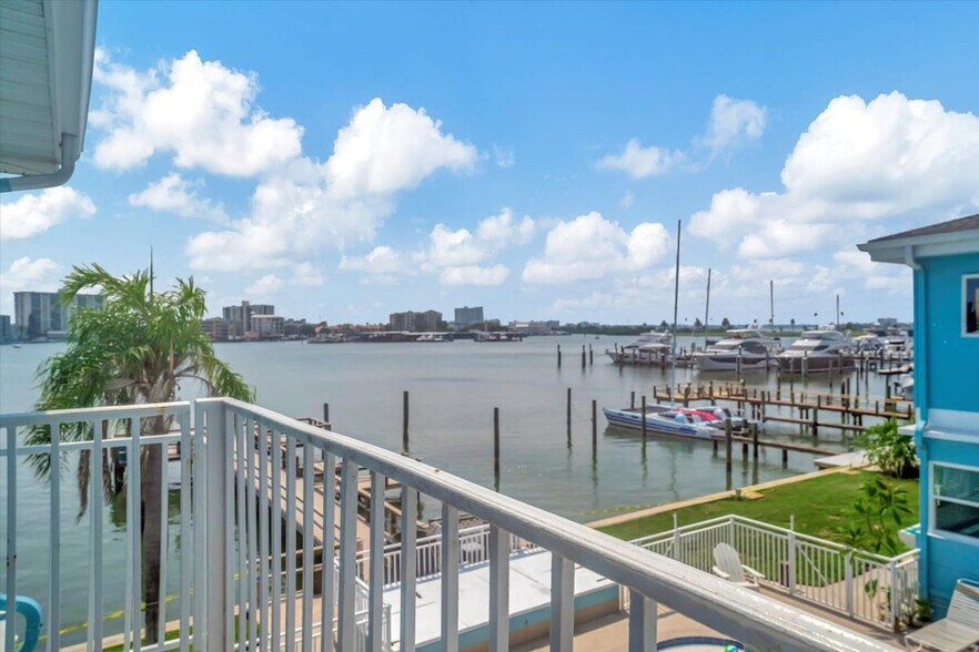 Building Photo - 483 E Shore Dr
