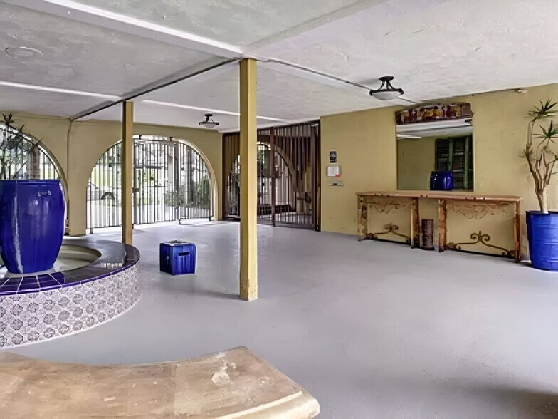 Building Photo - 10760 Rose Ave