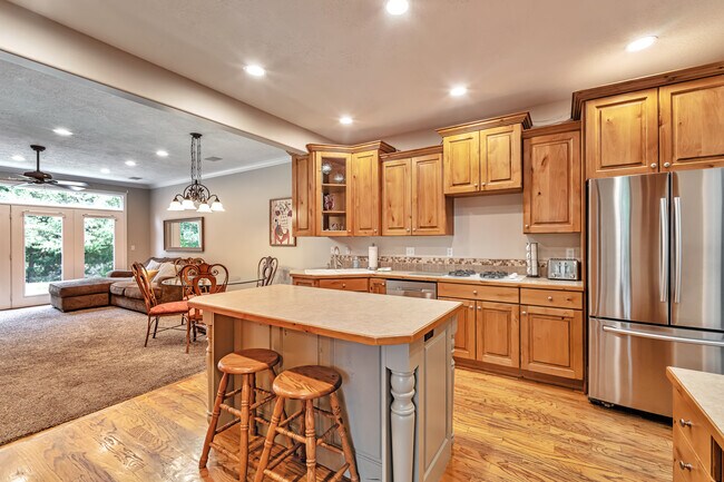 Building Photo - 1306 E 5250 S