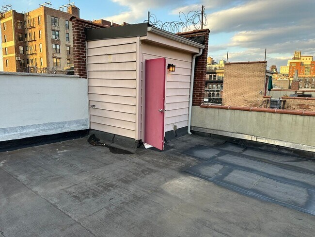 Building Photo - 605 W 112th St