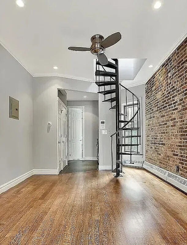 Primary Photo - 145 E 26th St
