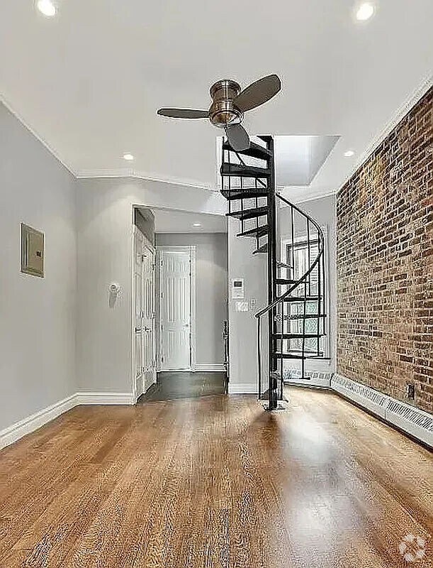 Building Photo - 145 E 26th St