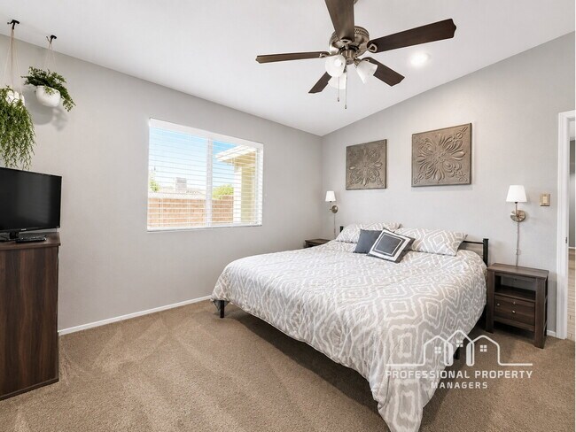 Building Photo - For Rent: 3-bedroom, 2-bathroom home in Mesa Del Sol