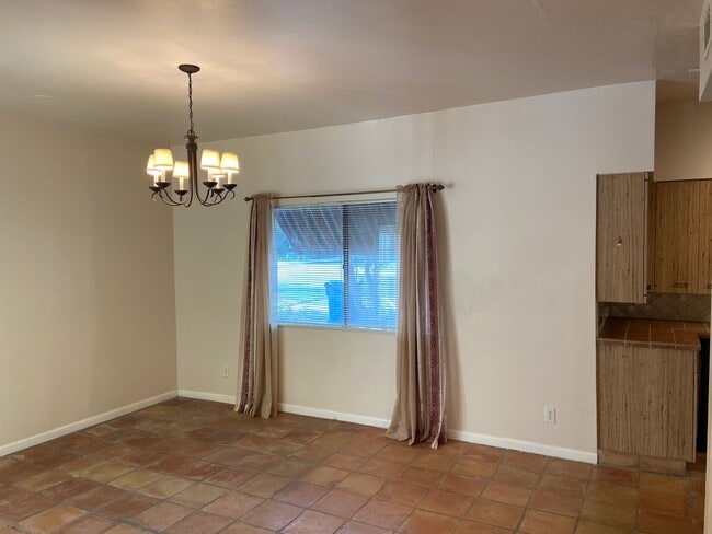 Building Photo - Spacious Riverhill Townhome