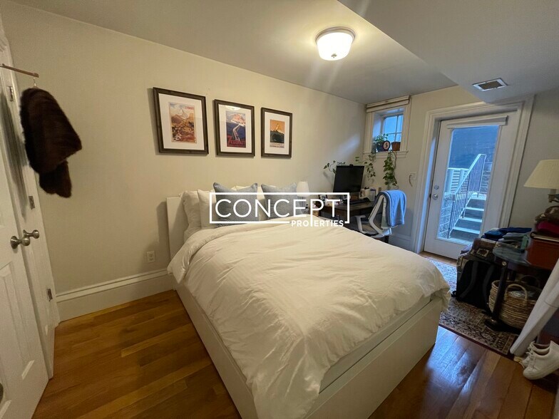 Building Photo - 656 Massachusetts Ave