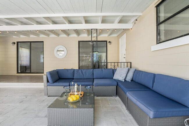 Building Photo - 919 Ave S SE