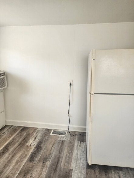 Building Photo - 222 N 5th St