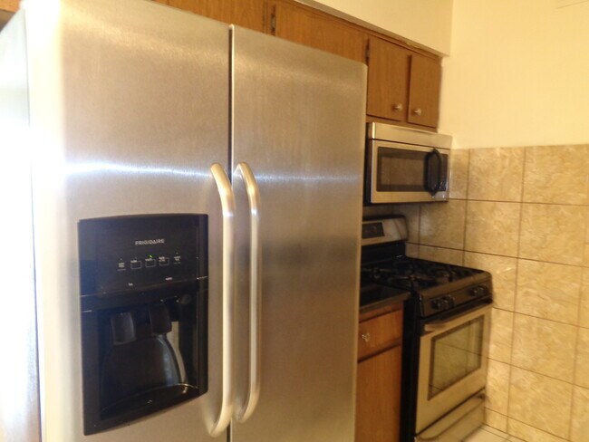 Building Photo - 14785 Lake View Dr