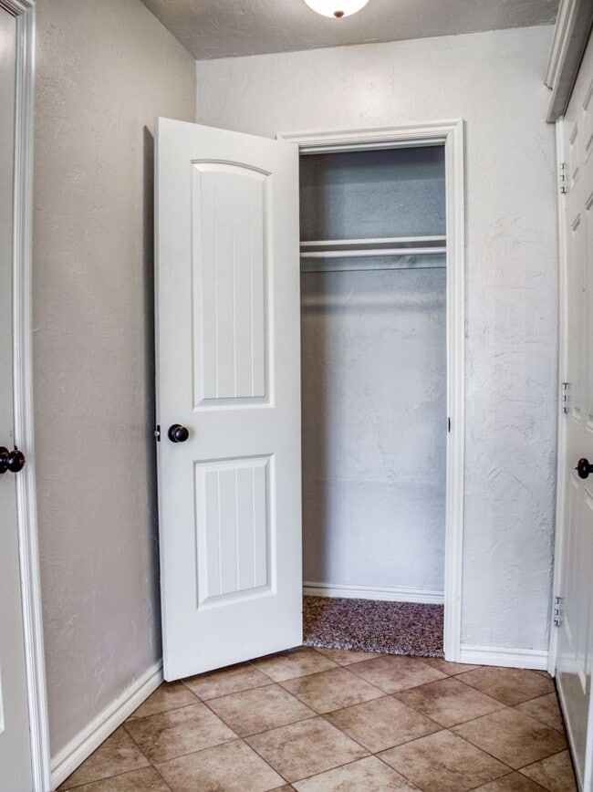 Building Photo - 3 Bedroom 2 Bath home in Shawnee!