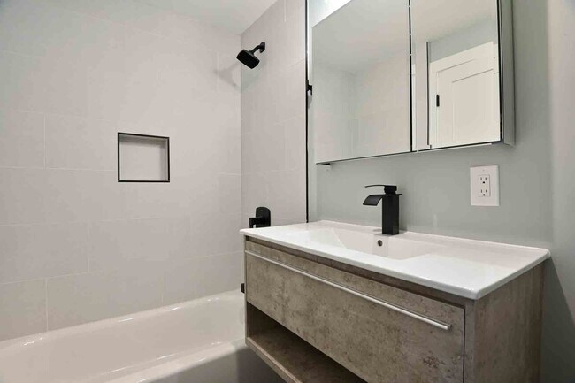 Building Photo - 2641 4th St NE