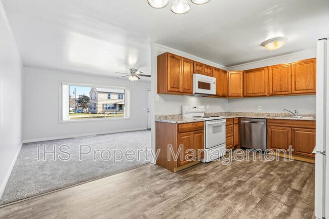 Building Photo - 1105 Thayer Dr