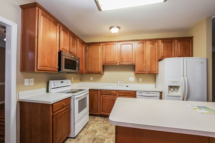 Building Photo - 13138 Planters Row Dr