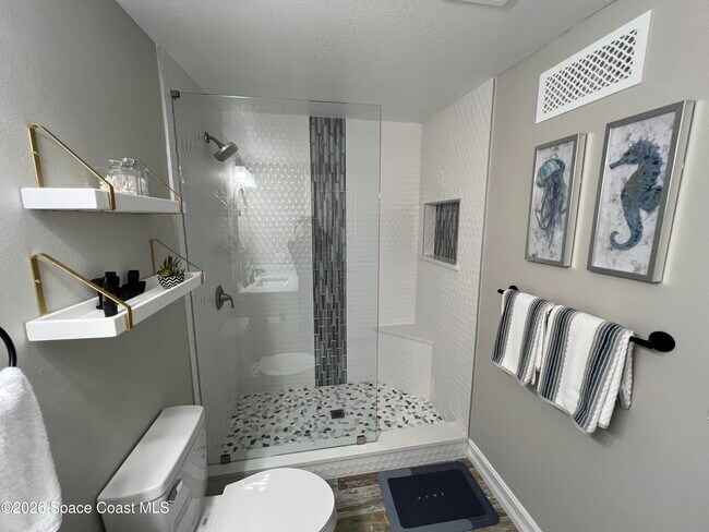 Building Photo - 208 Seminole Ave W