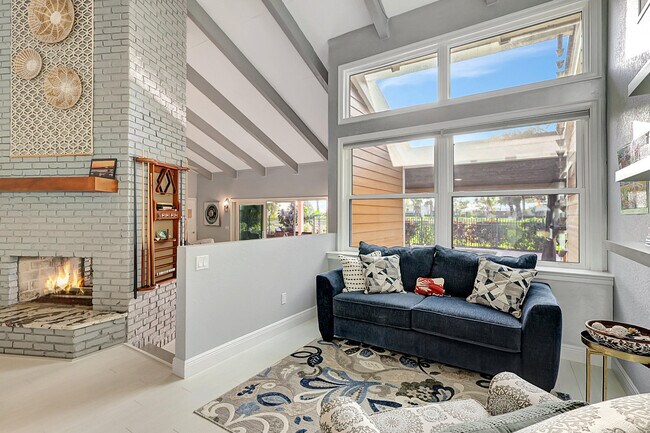 Building Photo - 3271 SE Court Dr