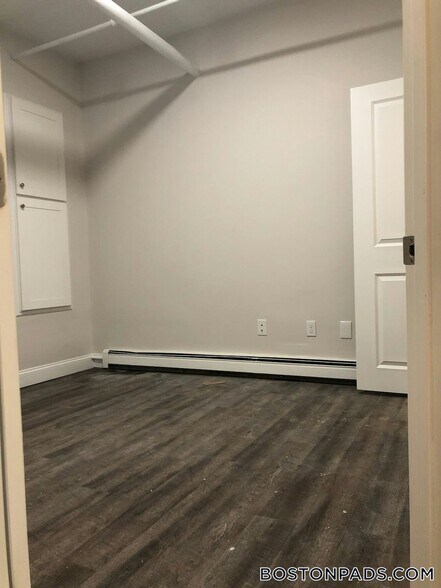 Building Photo - 89 Park Dr