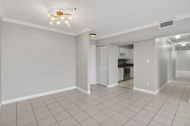 Building Photo - Stunning Condo With Exclusive Bay Views!