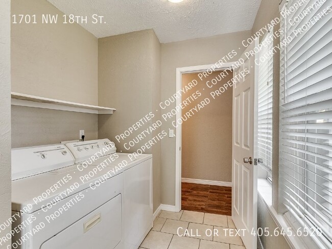 Building Photo - Beautiful 2 bed, 2 bath updated duplex in ...