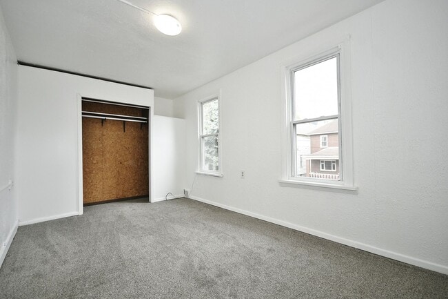 Building Photo - Updated 3 bed/1 bath House with garage!