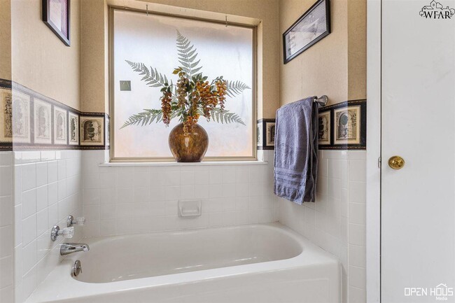 Building Photo - 5411 Forest Cove Dr