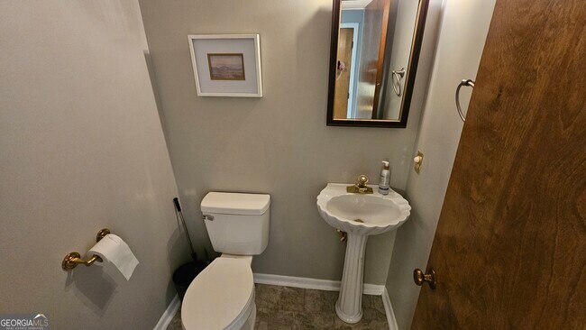 Building Photo - 810 Joy Dr