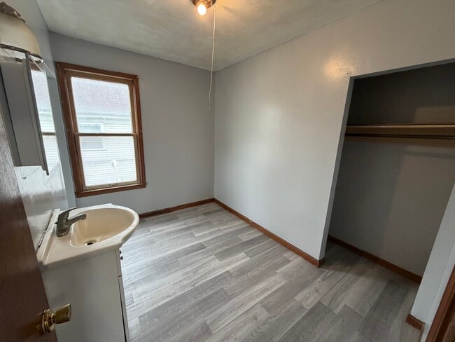 Building Photo - 1204 N State St