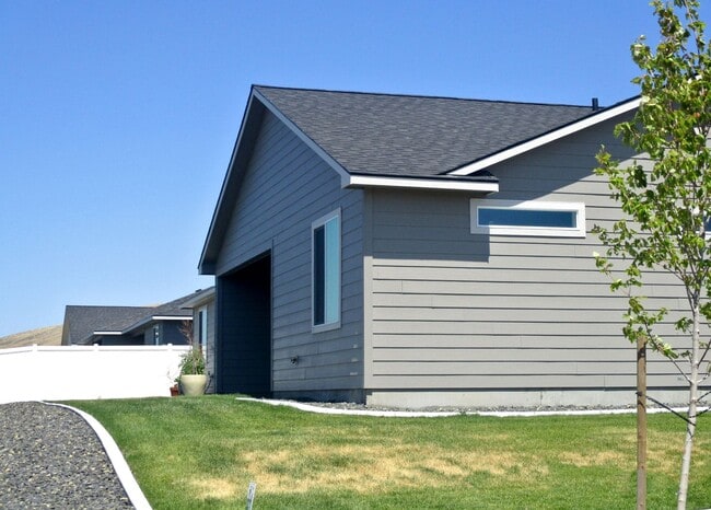 Building Photo - 2609 Sunray Ave