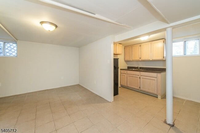 Building Photo - 479 Grove St