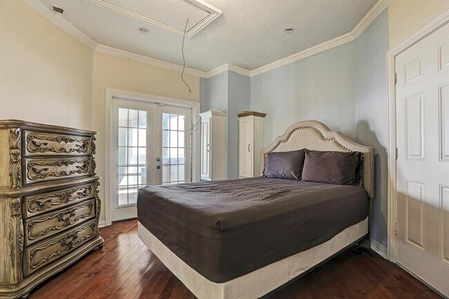 Building Photo - 135 1st St