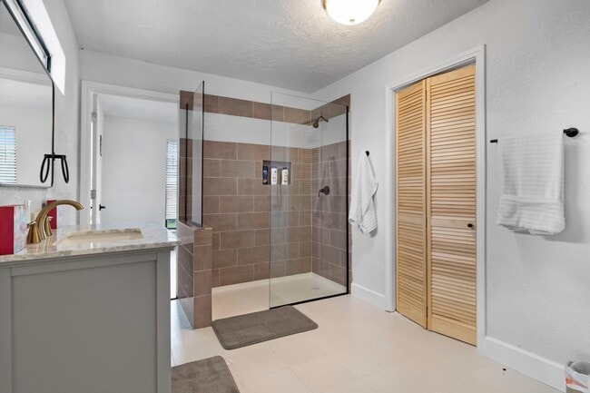 Building Photo - 110 Lakeview Shores Dr