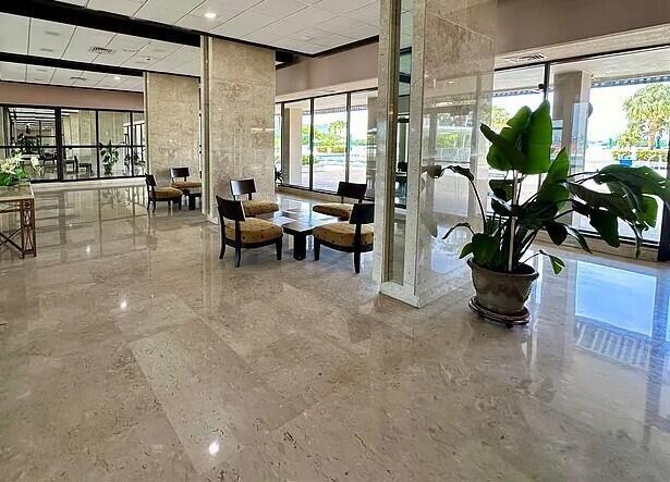 Building Photo - 300 Bayview Dr