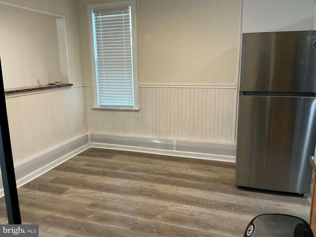 Building Photo - 818 Balsamtree Pl
