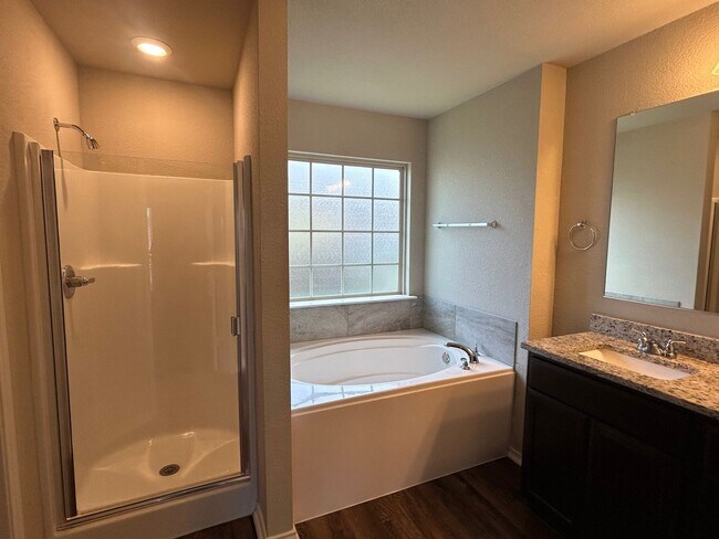 Building Photo - Newer Built 3 Bedroom Home
